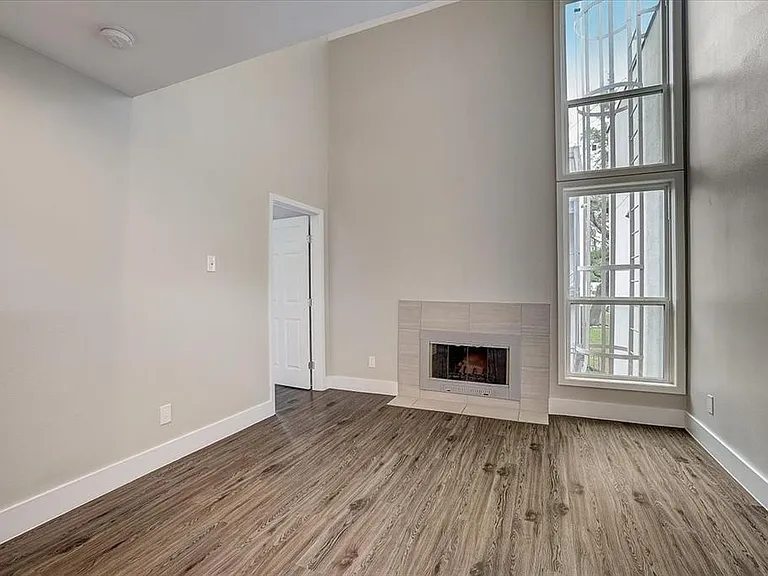 935 La Posada Dr #222 — Photo 2