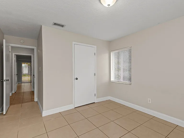 2551 Vale Ct — Photo 5