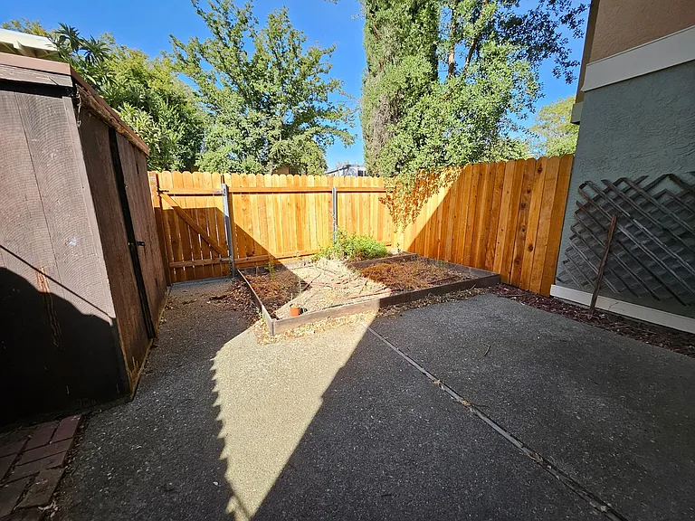 1581 Drake Dr — Photo 18