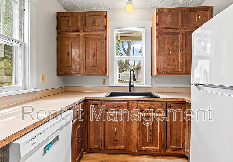 2315 N 61st St — Photo 16