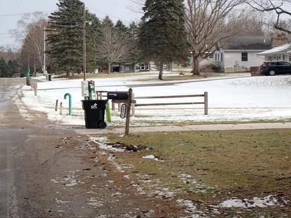 Exterior Neighborhood (street photo)
