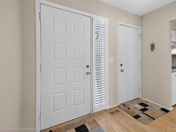 5th image of 39478 Country Ln