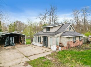 9685 Log Cabin Trl, White Lake, MI