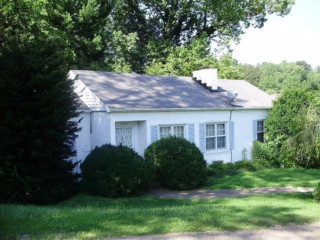 1559 Beechwood Hts photo 1