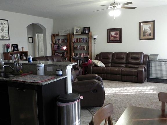 4th image of 1119 Emerald Gate Dr