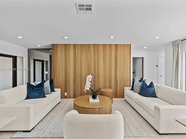 116 W 1st Ct — Photo 4