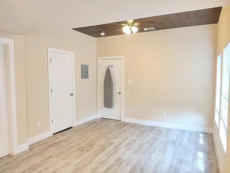 135 Harvard Ter — Photo 15