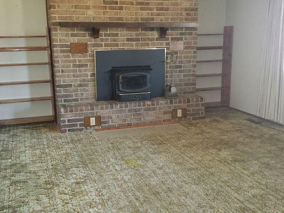 3rd image of 612 Sierra Dr