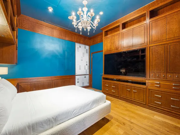 10 East 14th Street image 24 of 55