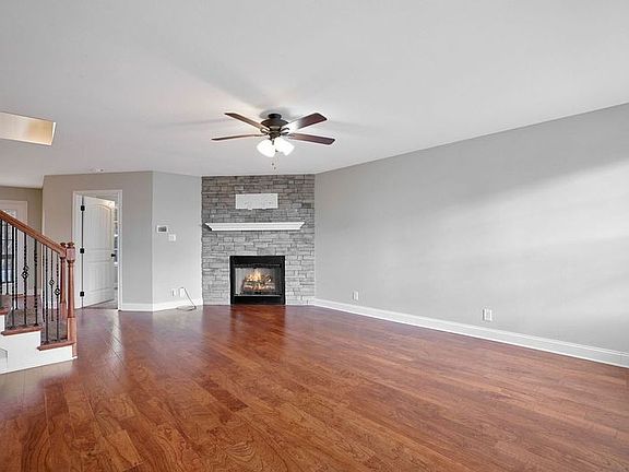 4th image of 2328 Colston Dr