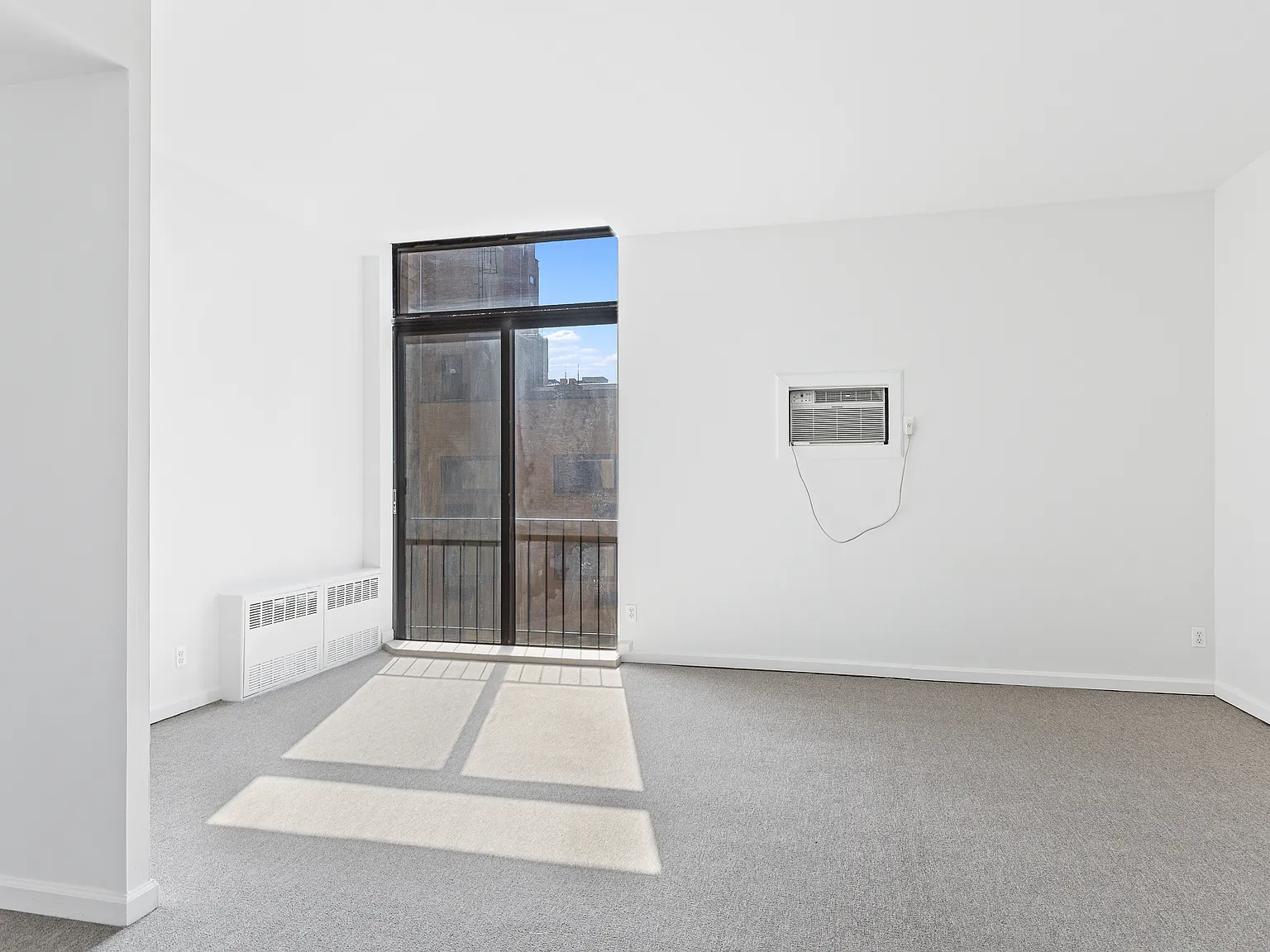 215 East 24th Street — Photo 2