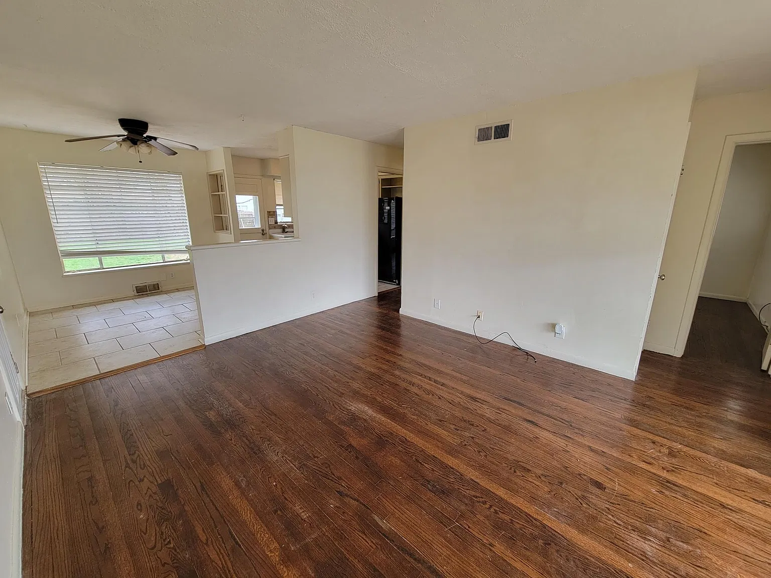 3 bed, 1053 sqft, $995 — Photo 4