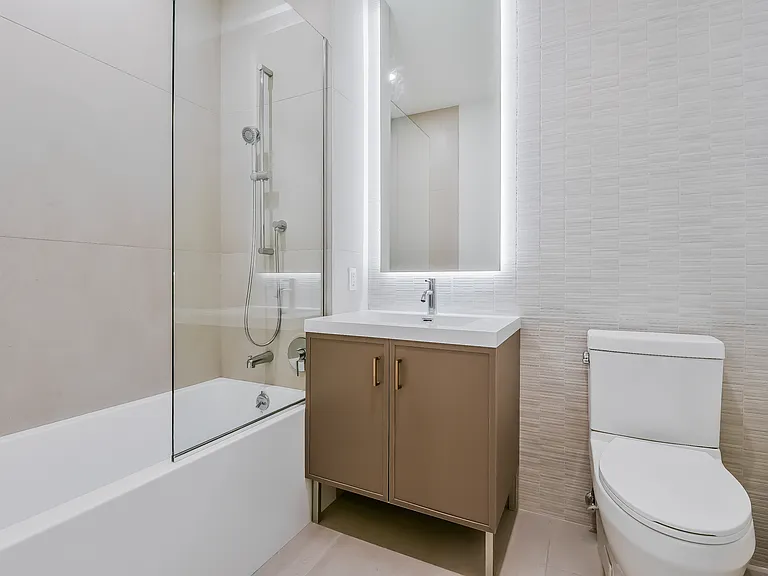 218 Front St #1600 — Photo 20