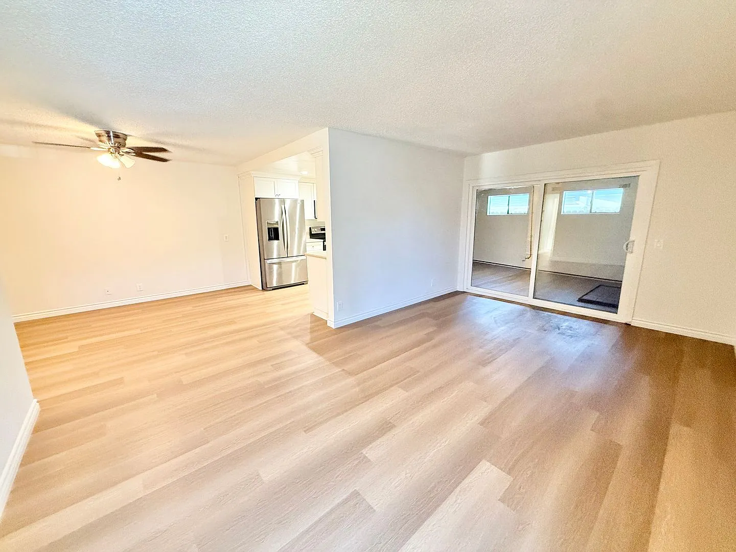 Newly Remodeled 3 Bedroom Condo with Assigned Parking — Photo 2