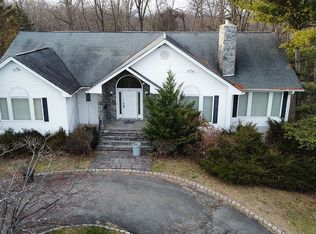 8 Cherokee Trl, Florham Park, NJ 07932