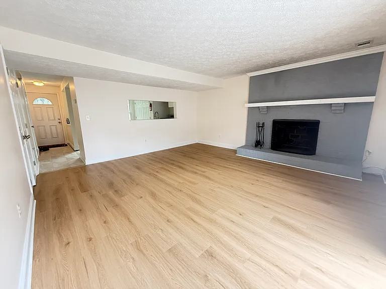 3601 Woodhaven Ct — Photo 6