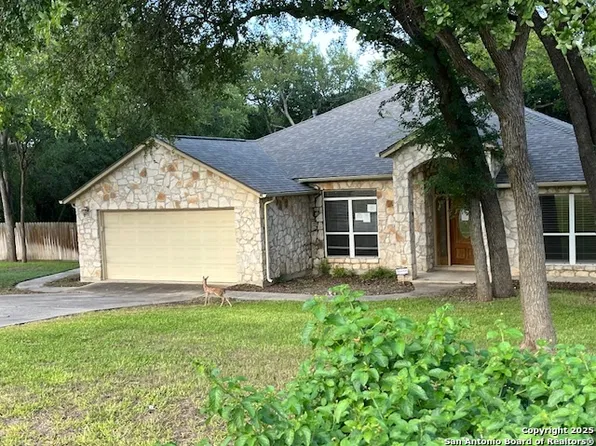 13606 Puro Oro Dr, Universal City, TX 78148