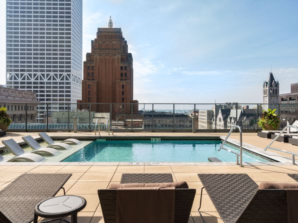 777 N Van Buren St #2011