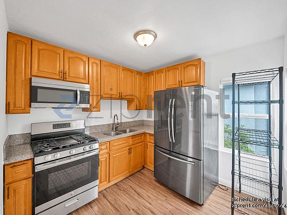 5th image of 4057 S Hoover St