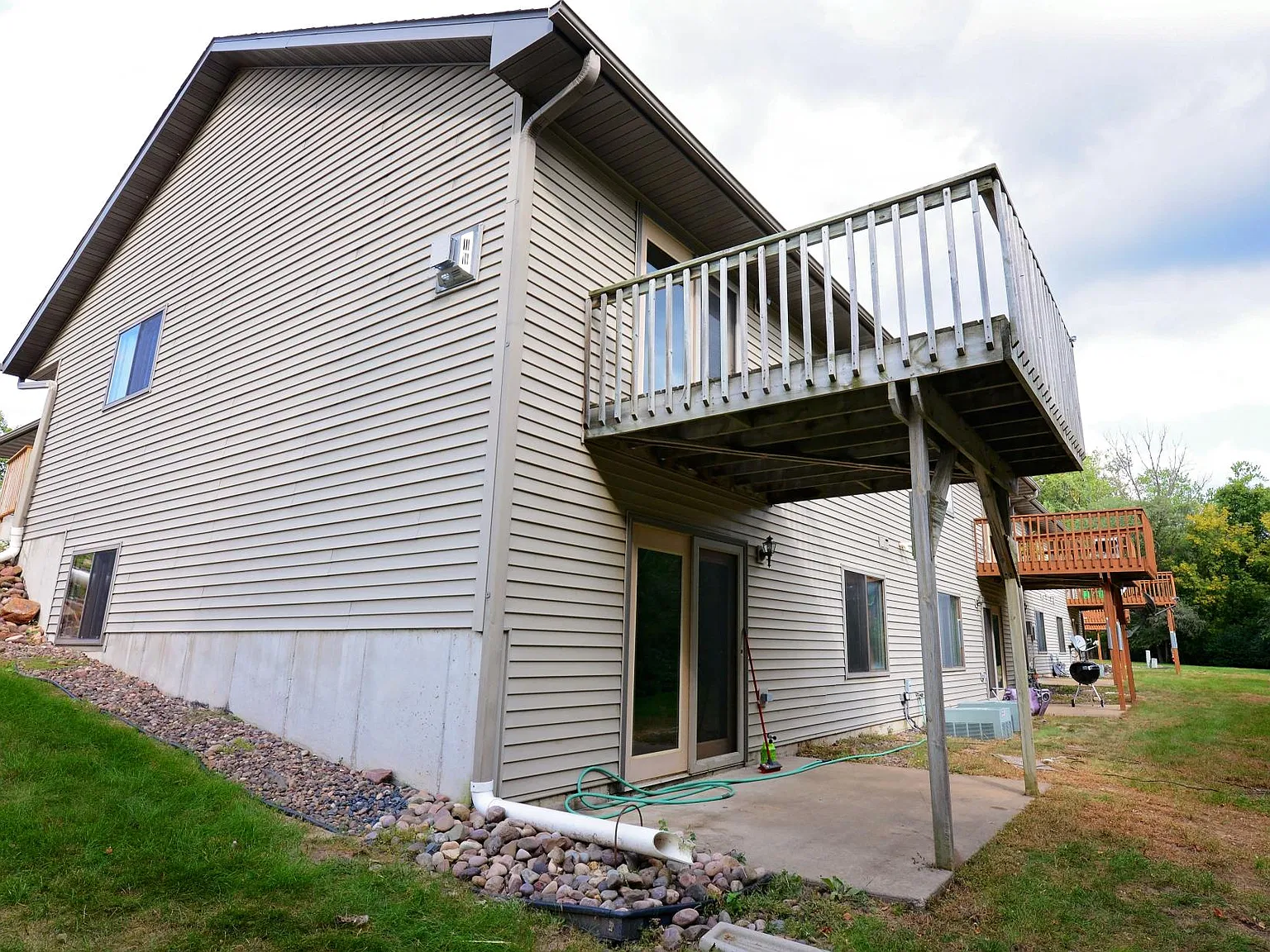 3 bed, 1800 sqft, $1,500 — Photo 2