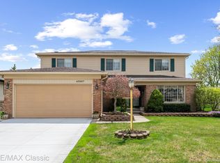 45597 Holmes Dr, Canton, MI
