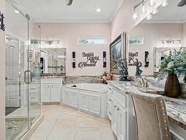 15569 Crown Oaks Dr — Photo 46