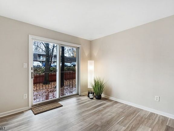 4th image of 311 Ringwood Ave