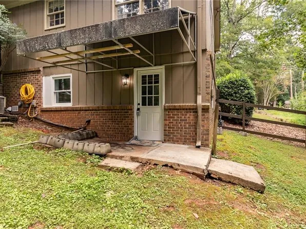 4932 Rock Haven Dr SW, Lilburn, GA 30047