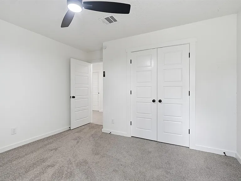 25402 Thistlewaite Ln — Photo 20