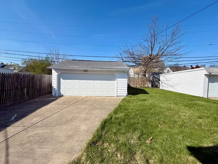 20451 Morris Ave — Photo 8
