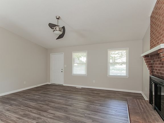 4th image of 504 Woodstream Dr