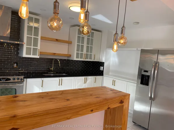 7 Barnwell Dr, Toronto, ON M1V 1Y7