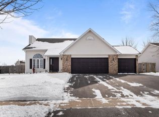 263 Oak St, Poplar Grove, IL 61065