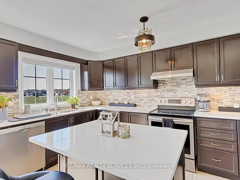 84 Bannister Cres — Photo 15