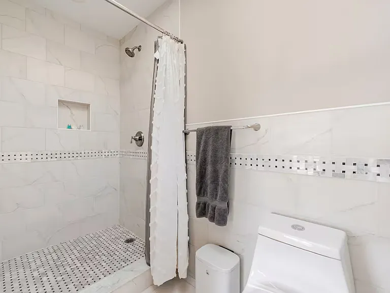 307 Lakeside Blvd — Photo 16