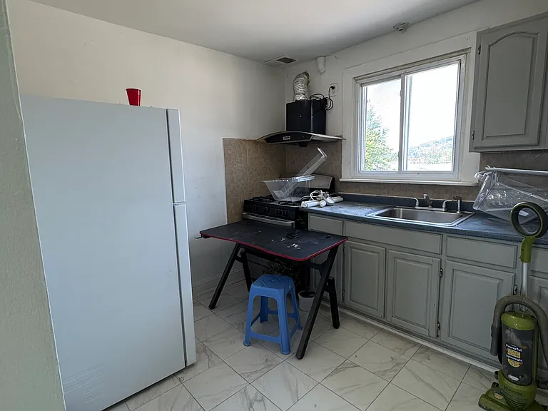 348 Mosel Ave #2 — Photo 8