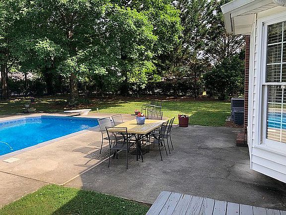 3rd image of 455 Cumberland Dr NE