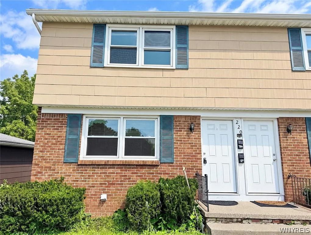 2 bed, 1.5 bath, 2420 sqft, $1,300 — Photo 1