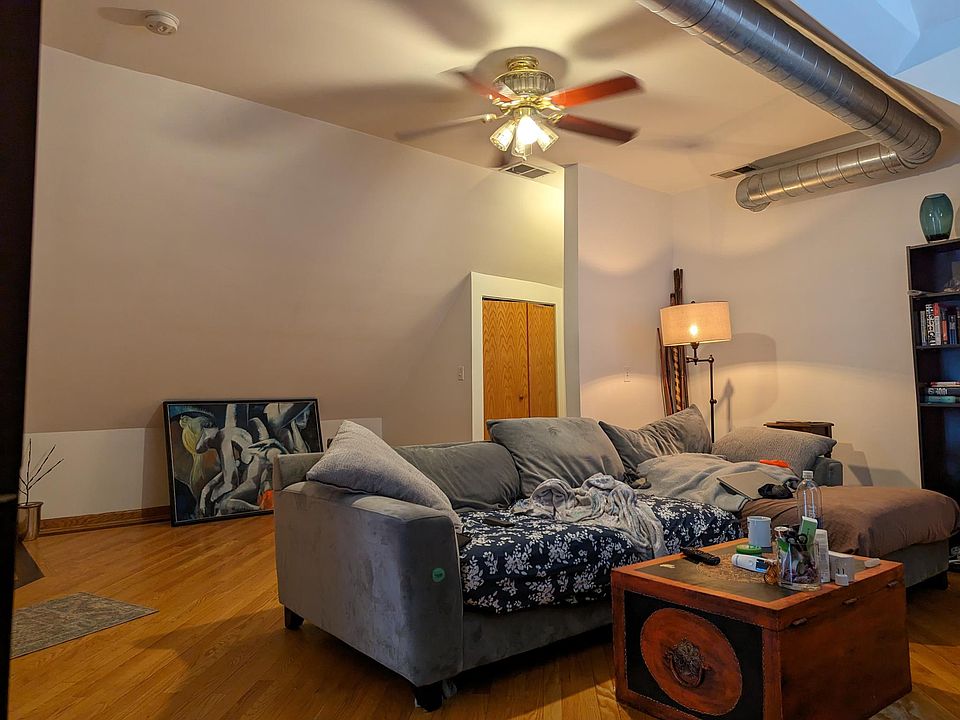 1st image of 2132 W Belmont Ave APT 3