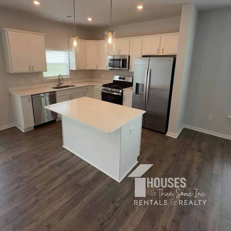 185 Randwick Ln — Photo 4