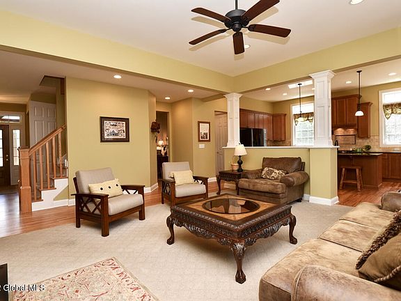 3rd image of 33 Misty Meadow Way