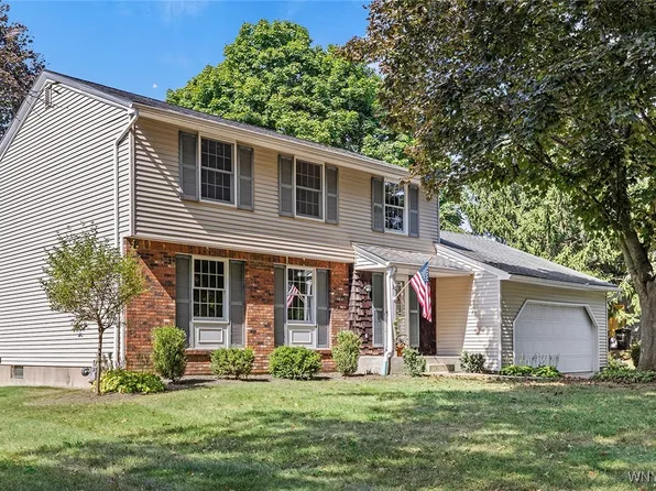 30 Green Lake Dr, Orchard Park, NY 14127