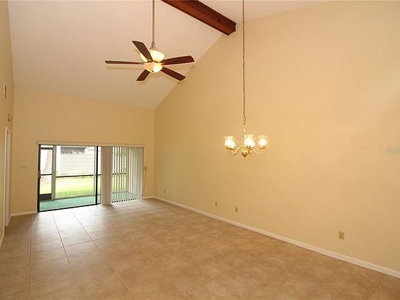 3rd image of 646 Woodridge Dr