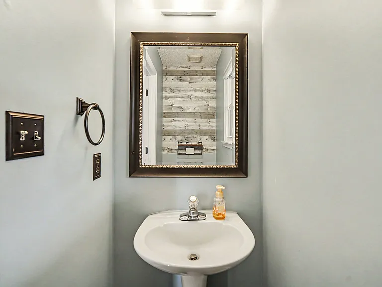 12423 Jacquelyn Ct — Photo 17
