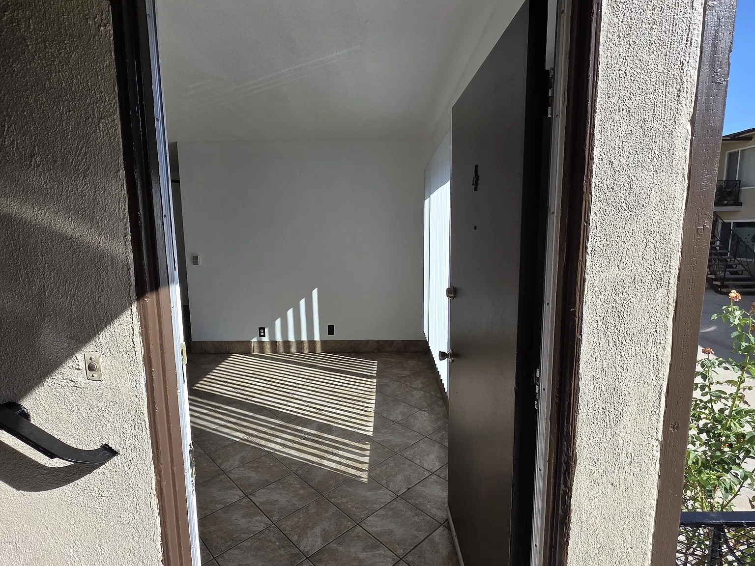 1 bed, 700 sqft, $2,100 — Photo 2