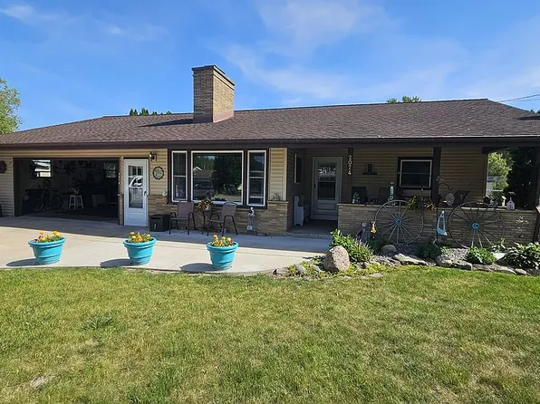 2074 Karl Dr, Bay City, MI 48706
