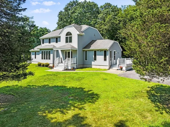 11 Walnut St, Assonet, MA 02702