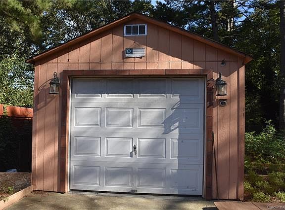 3rd image of 4835 Harcourt Ln