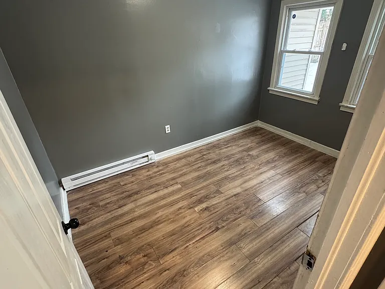 28 York Ave #1 — Photo 4