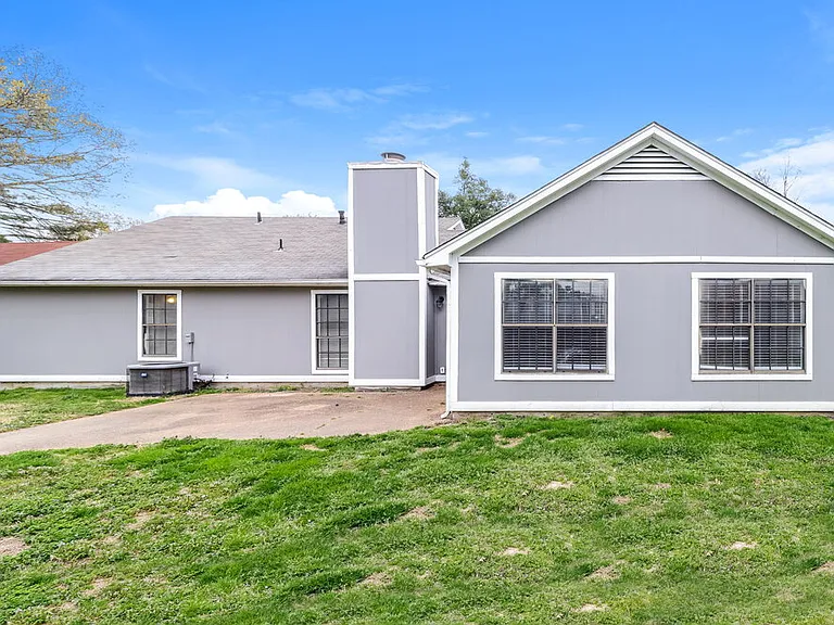 423 Cairn Cv — Photo 19